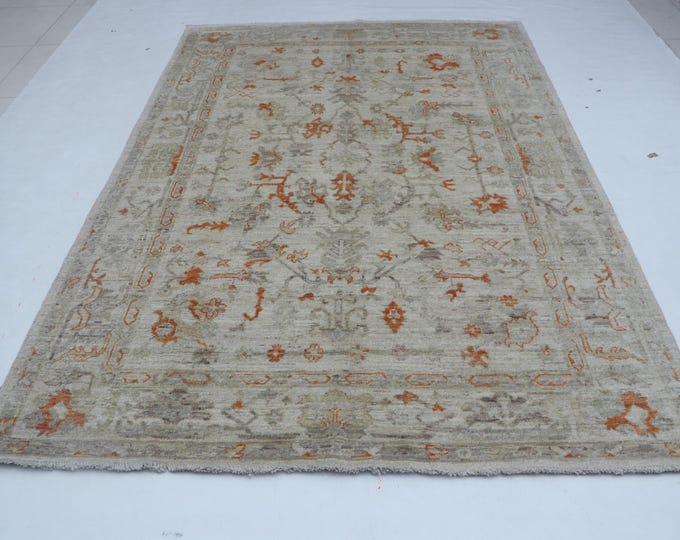 6.0 X 8.9 ft Beige Floral Handmade ,Oshak Wool