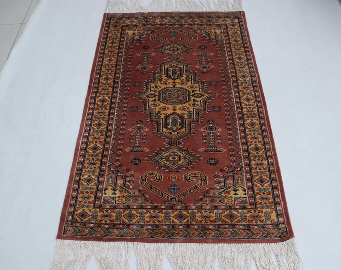 Hand-knotted Wool Silk Touch Rug, Red Geometric Design (3.1 x 5.1 ft)