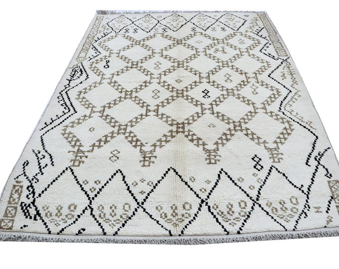 5.5 X 7.10 ft White and White Geomatrical Handmade ,Morocan Cotton and Wool