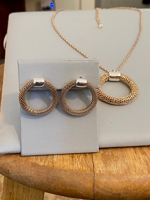 Mesh Circle Necklace and Earring Set Vintage Avon 