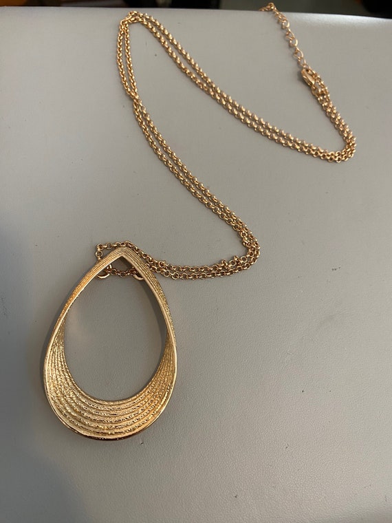Gold Teardrop Pendant Necklace Gold