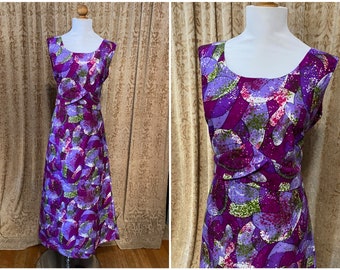 1970s Hawaiian Floral Print Purple Dark Magenta Liberty House Psychedelic Tiki Maxi / Midi Dress Gown Empire Waist L XL