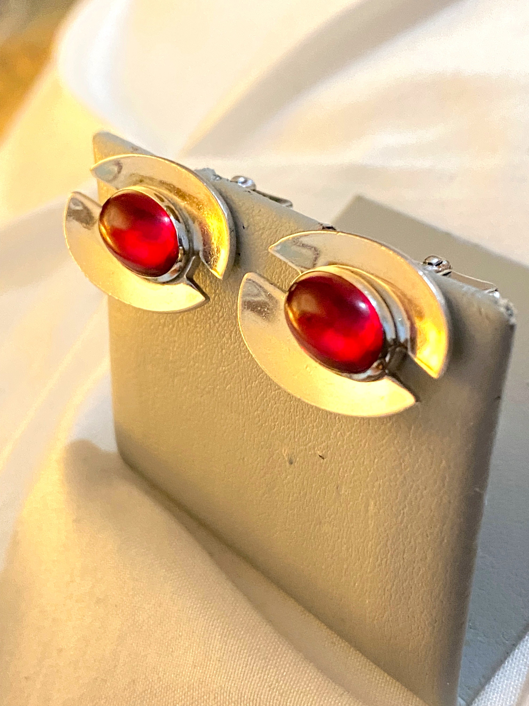 Boutons De Manchette Vintage Anson - Cabochon Ovale Rouge Sur Ton Argent - Occasion