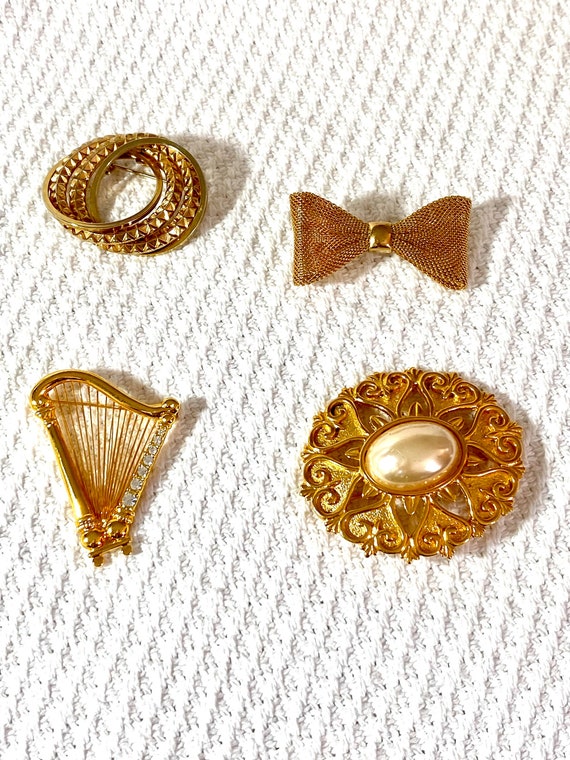 Vintage lot 4 Gold Brooches Harp Mesh Bow Geometr… - image 1