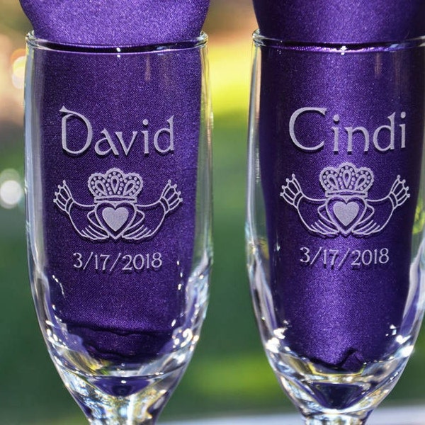 Personalized Claddagh Wedding Anniversary Clear Champagne Flutes, Irish Celtic Toasting Glasses, St Patricks Wedding Party