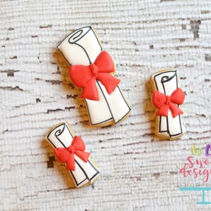 Diploma with Bow (Vertical) - Cookie Cutter