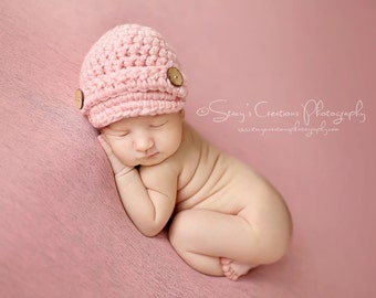 Bonnet pour nouveau-né au crochet : bonnet rose pour bébé avec boutons en bois