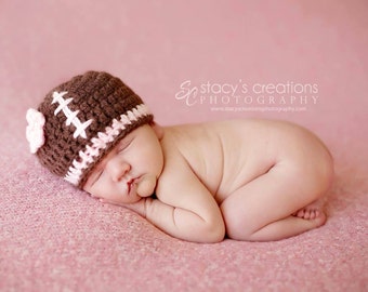 Bonnet de football au crochet avec fleur pour bébé fille