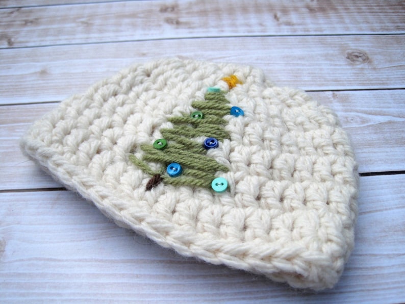 Crochet Baby Christmas Hat: Newborn Photo Prop image 2