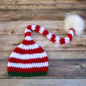 Bonnet bébé lutin au crochet : bonnet de Noël rayé avec pompon