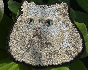 ペルシャ猫のパッチ：刺繍入りふわふわ猫のアップリケ（2.8x2.6インチ）