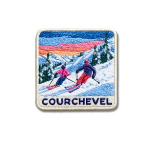 May include: A square embroidered patch featuring a snowy mountain landscape with two skiers in motion. One skier wears a pink jacket and blue pants, the other a dark blue jacket and red pants. The sky is orange and pink, and the text COURCHEVEL is below.