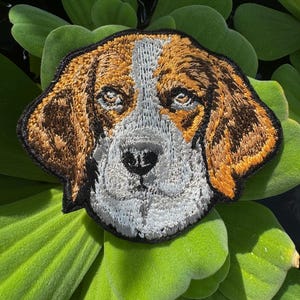 Beagle Dog Patch – Embroidered Iron-On or Sew-On Patch, Cute Beagle Appliqué for Jackets, Bags, Hats & More, Gift for Dog Lovers