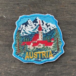 Embroidered Austria Travel Patch: Iron-On Souvenir Appliqué Motif
