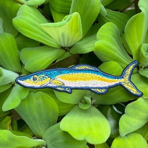 Slender Fish Patch – Embroidered Iron-On or Sew-On Ocean Creature Patch, Minimalist Sea Life Appliqué for Jackets, Bags, Hats, Marine Gift