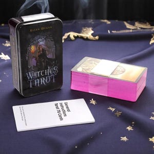 Baraja de Tarot de las Brujas en Caja de Lata - Oráculo de Adivinación de 78 Cartas, Guía en Inglés (PDF), Regalo de Tarot de Brujas para Principiantes, Cartas de la Fortuna Oculta