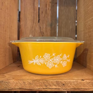 Vintage Butterfly Gold Pyrex with Lid - 474B Ovenware Casserole Dishes. Made in USA. Some Wear on One Side. No Chips or Cracks. Rich & Shiny