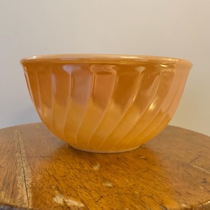 Ciotola impilabile Fire~King Swirl vintage Anchor Hocking Peach Lustreware, misura 10 cm di altezza e 20 cm di diametro. Nessuna scheggiatura o crepa nella ciotola.