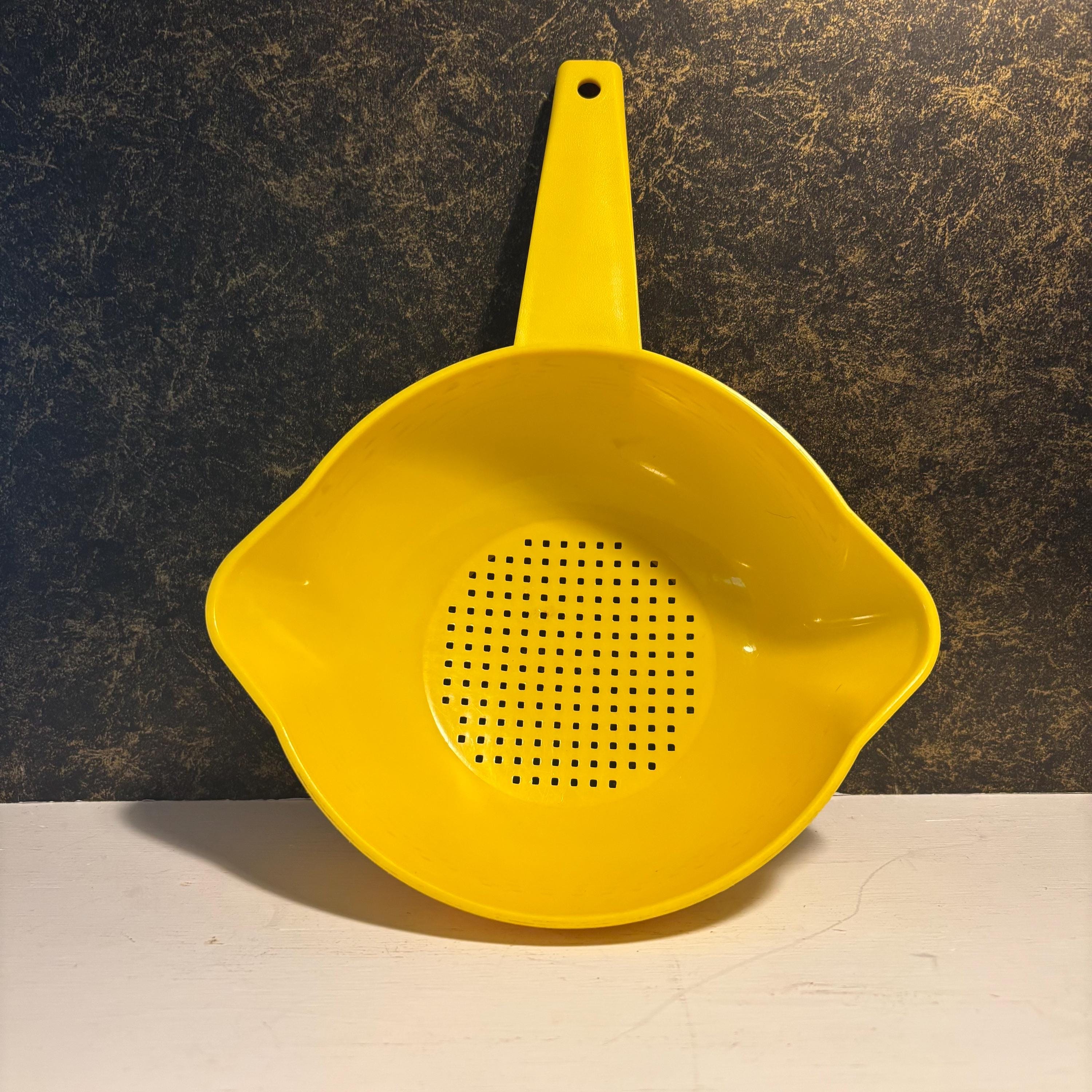 Vintage Cheery Yellow Tupperware Strainer #1200. Measures 11” to Handle, 8” Spout to Spout & 3” Tall. No Melt Marks or Deep Scratches