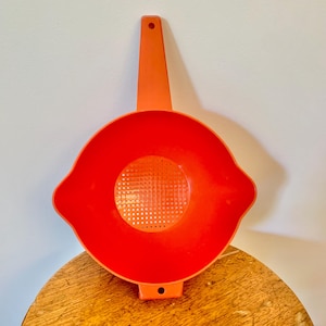 Vintage Orange Tupperware 2 Quart Strainer #1523. Measures 13.5” x 9.5” 4.25” . No Cracks or Melt Marks. Some Visible Minor Scratches