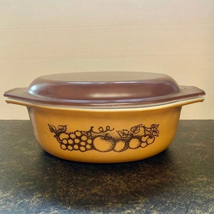Vintage Pyrex 043 1.5 QT Oval Oven Dish with Brown Lid in the Old Orchard Pattern - Milk Glass - Made in the USA