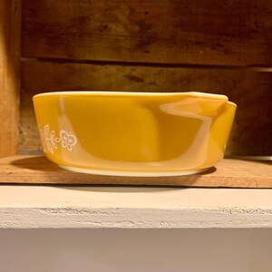 Pristine Vintage Pyrex in Butterfly Gold Pattern 471 1 Pint Casserole ...