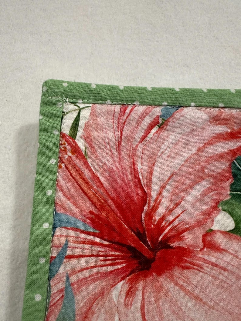 Tropische Hibiskus-Wurfdecke: Rosa salbeigrüne Baumwolldecke, 46.5x35 Bild 9