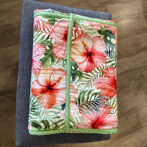 Tropische Hibiskus-Wurfdecke: Rosa salbeigrüne Baumwolldecke, 46.5x35 Bild 7