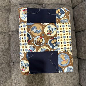 Manta para cuna de bebé con diseño de cachorro: Manta de algodón azul marino, marrón y crema para cuna. imagen 7