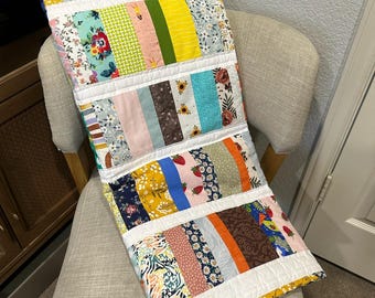 Handgemaakte schrootbabyquilt, oma's veelkleurige patchworkstroken, katoenen wiegdeken, regenboogkwekerij, babyshower, uniek