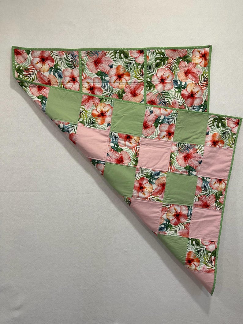 Tropische Hibiskus-Wurfdecke: Rosa salbeigrüne Baumwolldecke, 46.5x35 Bild 8