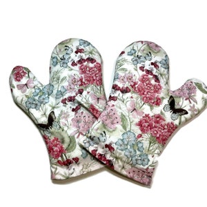 Handmade Oven Mitts, set of 2, Butterflies and Flowers, Pink and Blue image 3