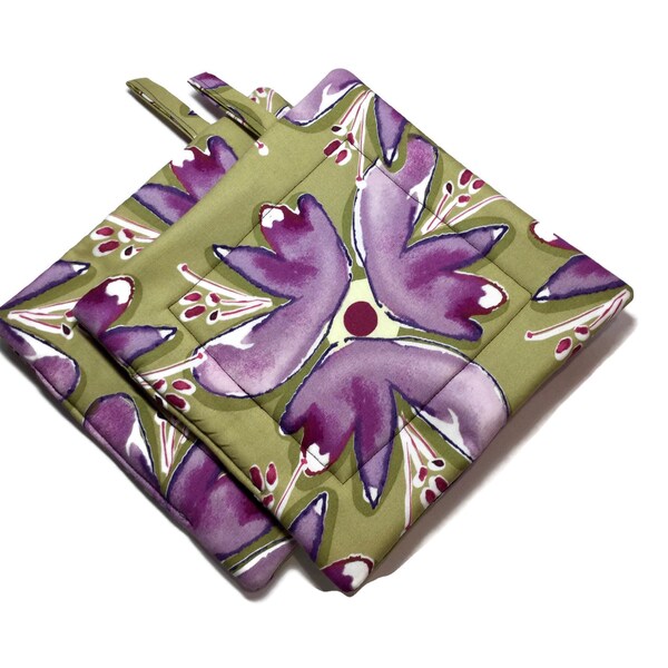 Quilted Pot Holders Set o 2  Green Purple Flowers