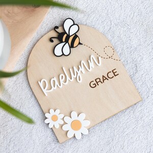 Enseigne de faire-part de naissance bourdon, porte-nom floral, nom d'hôpital pour bébé, accessoire photo nouveau-né, nom acrylique pour bébé fille