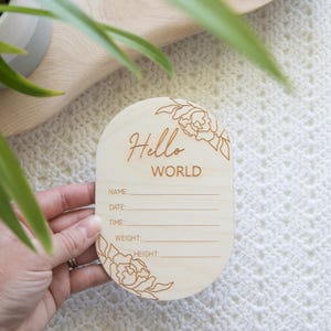 Enseigne de naissance personnalisée, plaque florale de stat de naissance, faire-part de naissance pour fille, signe de naissance en bois, faire-part de naissance fleurs sauvages