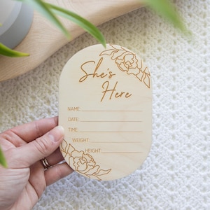 Enseigne de naissance personnalisée, plaque florale de stat de naissance, faire-part de naissance pour fille, signe de naissance en bois, faire-part de naissance fleurs sauvages