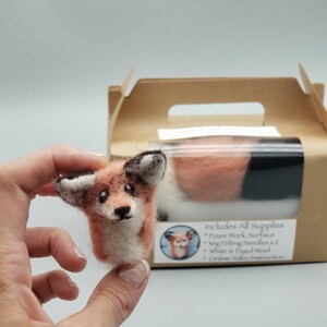 Two Little Foxes Needle Felting Kit image 5