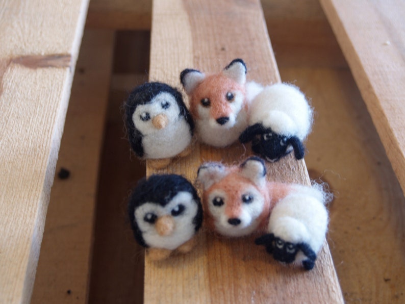 Two Little Foxes Needle Felting Kit image 6