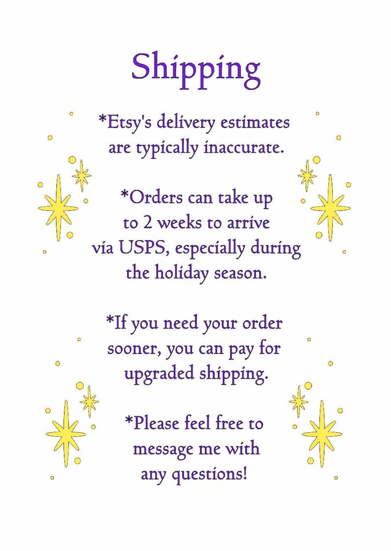 Pode incluir: Uma imagem de texto com um cabe&ccedil;alho roxo que diz "Shipping". O texto abaixo do cabe&ccedil;alho fornece informa&ccedil;&otilde;es sobre os tempos e as op&ccedil;&otilde;es de envio. O texto &eacute; rodeado por estrelas amarelas.
