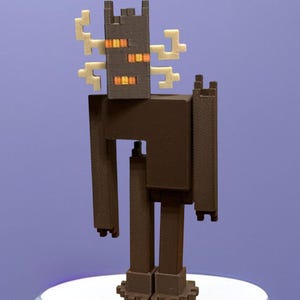 Articulated Minecraft-Inspired Creaking, Poseable Figure or Keychain, 3D Printed. Gamer Desk Toy. Pixel Style Decoration