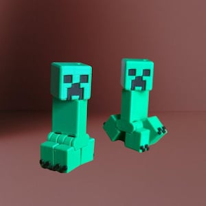 Articulated Minecraft-Inspired Creeper, Poseable Figure or Keychain, 3D Printed. Gamer Desk Toy. Pixel Style Decoration