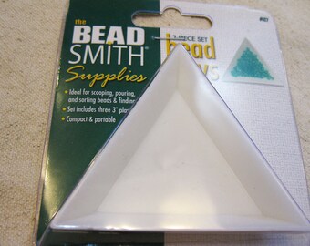 Beadsmith Three Piece Set Triangle Tri-Trays for Sorting Scooping Pouring Beads and Findings