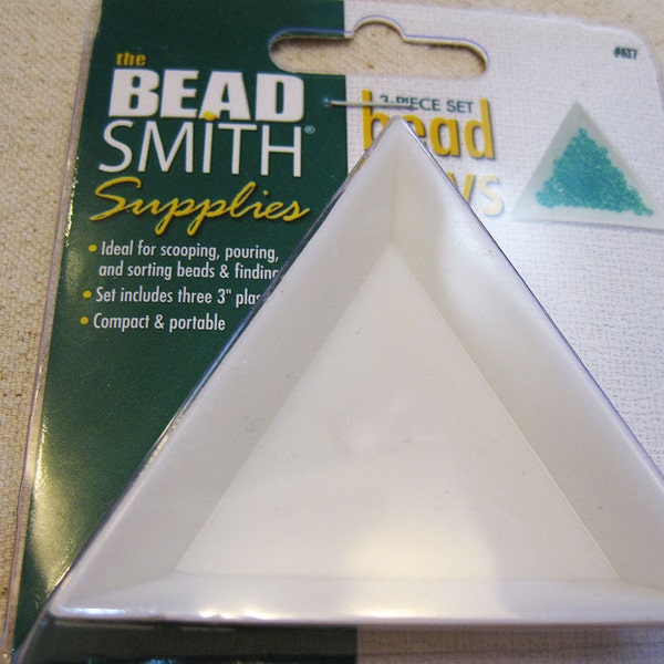 Beadsmith Three Piece Set Triangle Tri-Trays for Sorting Scooping Pouring Beads and Findings