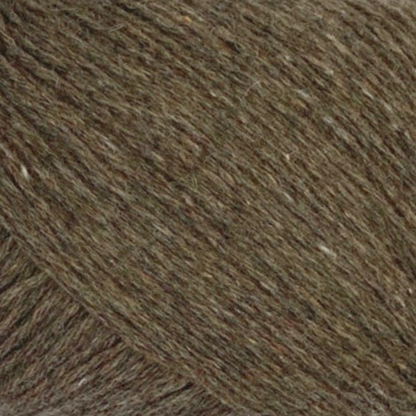 Recycled Tweed by Queensland 100% Recycled Wool Polyester Acrylic Tweedy Rustic Look Yarn 382 yards DK Weight Color 15 Cedar