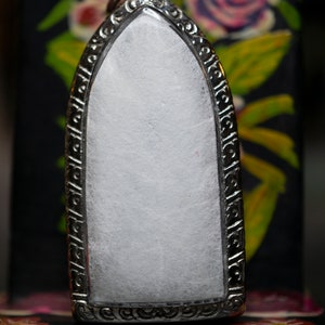 Santa Muerte Huesa/Amuleto cargado con túnica de hueso imagen 2