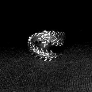 Tokyo Ghoul Inspired Ring – Y2K Anime Jewelry, Dark Cosplay Band, Collectible Gift for Anime Fans & Cosplayers bild 2