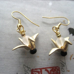 japanese origami crane earrings gold by cra1nes on etsy