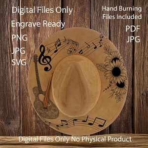 Puede incluir: Un sombrero de color marrón claro con un diseño decorativo que presenta una guitarra, notas musicales y girasoles. El sombrero tiene un ala ancha y una hendidura central. La imagen incluye texto que dice "Solo archivos digitales" y "Listo para grabar".