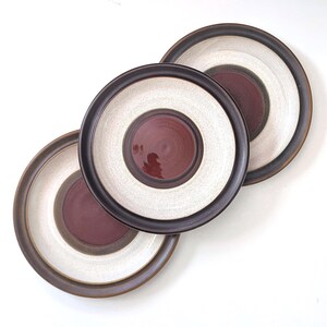 ヴィンテージのデンビー製ディナープレート、ポッターズホイールラスト柄、ストーンウェア製3枚セット、イギリス製