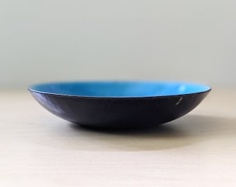 Mid century modern enamel plate signed Rusl. Electric blue and black.